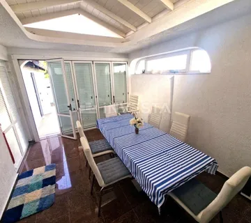 Barbariga, kuća u nizu s 2 SS i dvorištem - cover