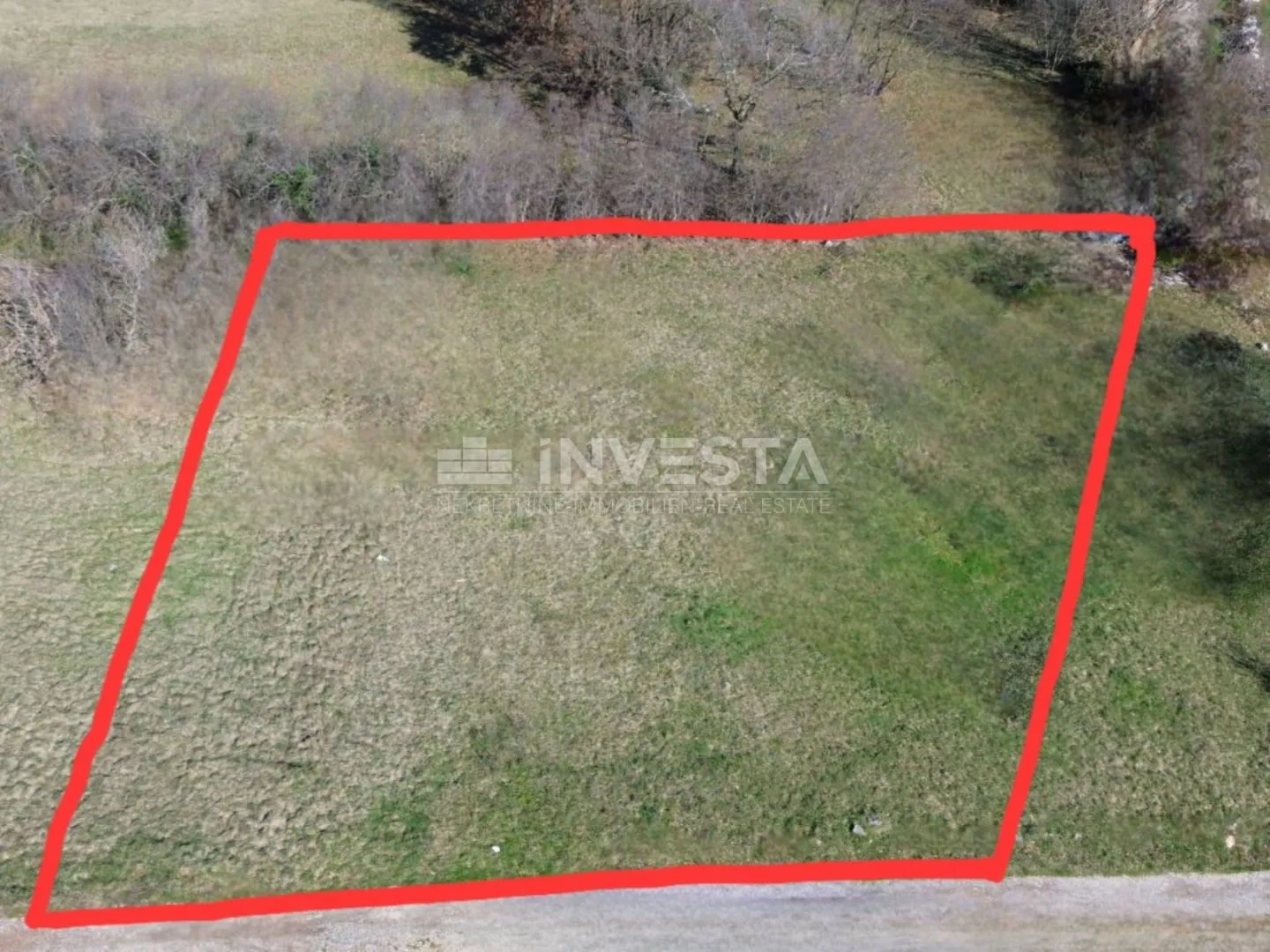 Marčana – građevinsko zemljište s mogućnošću gradnje 2 objekta, odlična prilika - cover