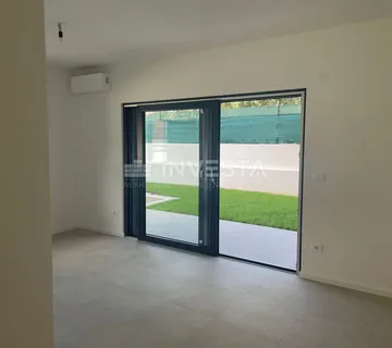 Medulin, Premantura, luksuzni stan 99 m2 s bazenom, vrtom i 2 parkinga - cover