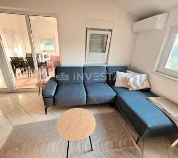 Pula, obiteljski stan na odličnoj lokaciji, 3 SS, terasa, parking - cover