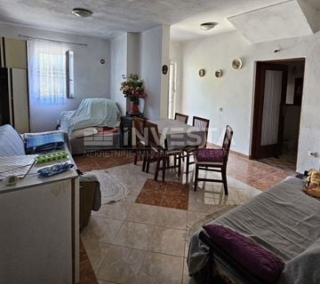 Peroj, kuća s okućnicom, 600 m od plaže - cover
