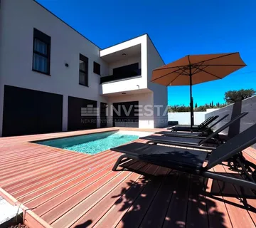 Medulin, Novoizgrađena vila s bazenom, 200 m od mora - cover