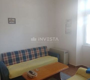 Stan sa dva odvojena ulaza i tri stambene jedinice u blizini centra grada - cover