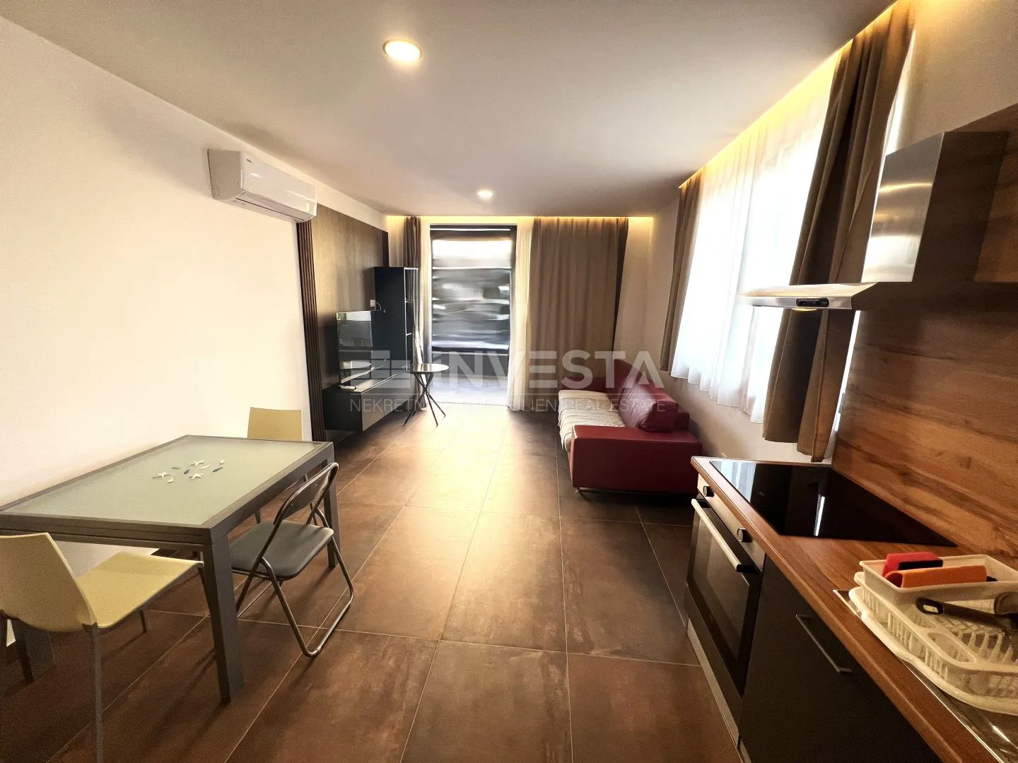 Medulin, luksuzan stan na 1.katu novogradnje s parking - cover