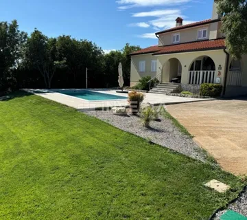 Labin okolica, kuća sa velikim bazenom - cover