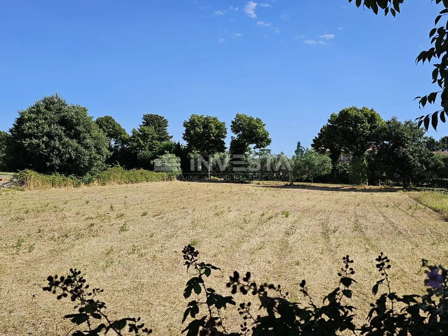 Vodnjan, atraktivno građevinsko zemljište 2112 m2 - cover