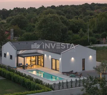 Moderna prizemnica sa bazenom - cover