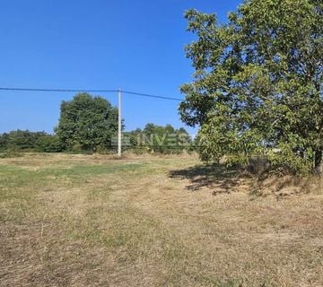 Građevinsko zemljište u blizini Žminja površine 1.246 m2 - cover