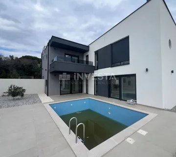 Ližnjan, Kuća s bazenom - cover