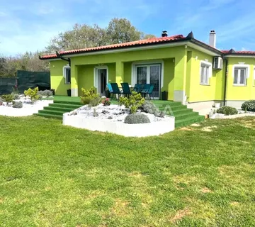 Obiteljska prizemna kuća, 3SS, prostrana okućnica - cover