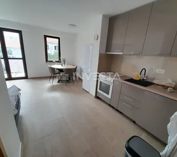 Potpuno renoviran stan u Červar Portu - cover