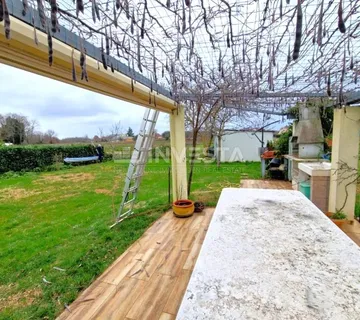 Kuća s okućnicom u mirnoj okolini - cover