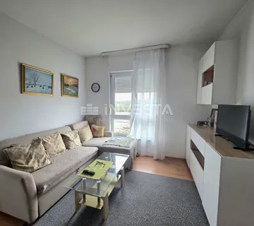 Jednosoban stan s terasom i pogledom na zelenilo - 1,5 km od mora - cover