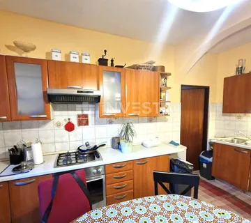 Pula, stan u centru, prizemlje, 2ss - cover