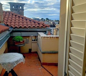 Pula centar, prostrani četverosobni stan na odličnoj lokaciji, 122 m2 - cover
