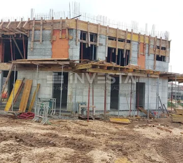 Poreč, stan u novogradnji, prizemlje sa vrtom - cover