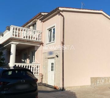Fažana, Apartmanska kuća s 5 stambenih jedinica, 600m od plaže - cover