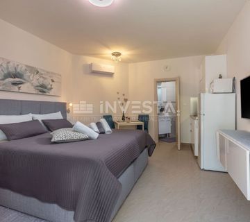Fažana - 350 m od plaže - prizemnica sa 4 apartmana - cover
