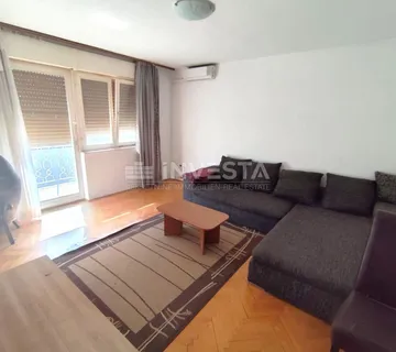 Trosoban stan sa parkingom, blizu mora - Pula