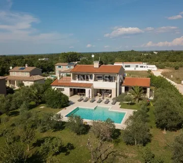 Okolica Svetvinčenta, luksuzna vila s bazenom i prostranom okućnicom - cover