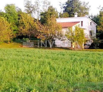 Pazin, Kuća u prirodi s građevinskim zemljištem - cover