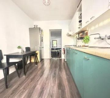 Pula, kuća 100 m od Arene. dvije terase, dvorište - PRILIKA!