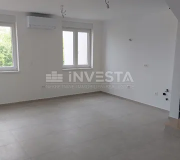 Trosoban stan -novogradnja s uporabnom - Poreč