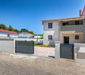 Medulin, nova moderna vila s bazenom