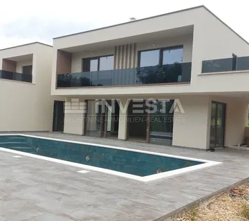 Luksuzna moderna vila sa grijanim bazenom - Poreč
