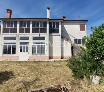 Obiteljska kuća sa prostranom okućnicom - Poreč