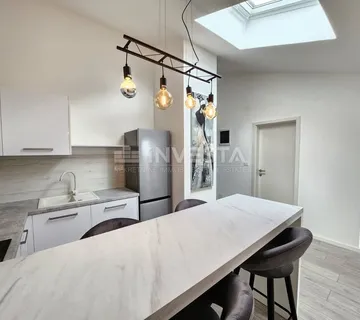 Mali stan u novogradnji s terasom - cover