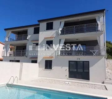 Poreč okolica, moderno uređena vila dvojnica s bazenom, novogradnja