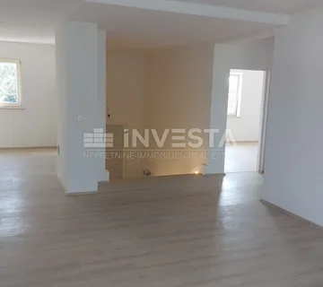 Stan na 1. katu sa vrtom - Poreč