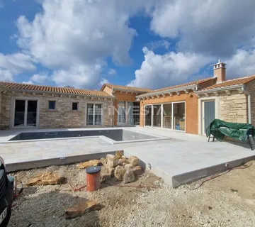 Kuća u izgradnji - Istarski stil kuće s bazenom - Sveti Petar u Šumi
