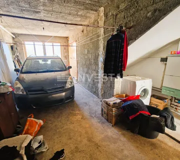 Kuća sa 6 stambenih jedinica - blizina mora - Štinjan, Pula
