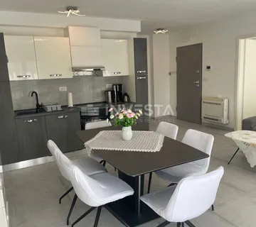 Pula centar, dva nova namještena stana i garaža - cover