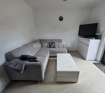 Štinjan, dvosoban stan u prizemlju s vrtom - cover