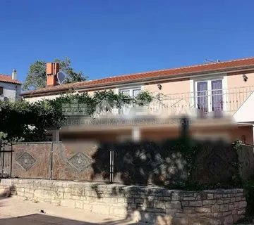 Momjan, Kuća sa 2 stambene jedinice i bazenom - Momjan, Buje