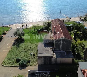 Kuća 40 metara od mora - TOP LOKACIJA - Novigrad