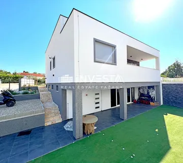 Vodnjan okolica, moderna kuća s konobom, 240 m2