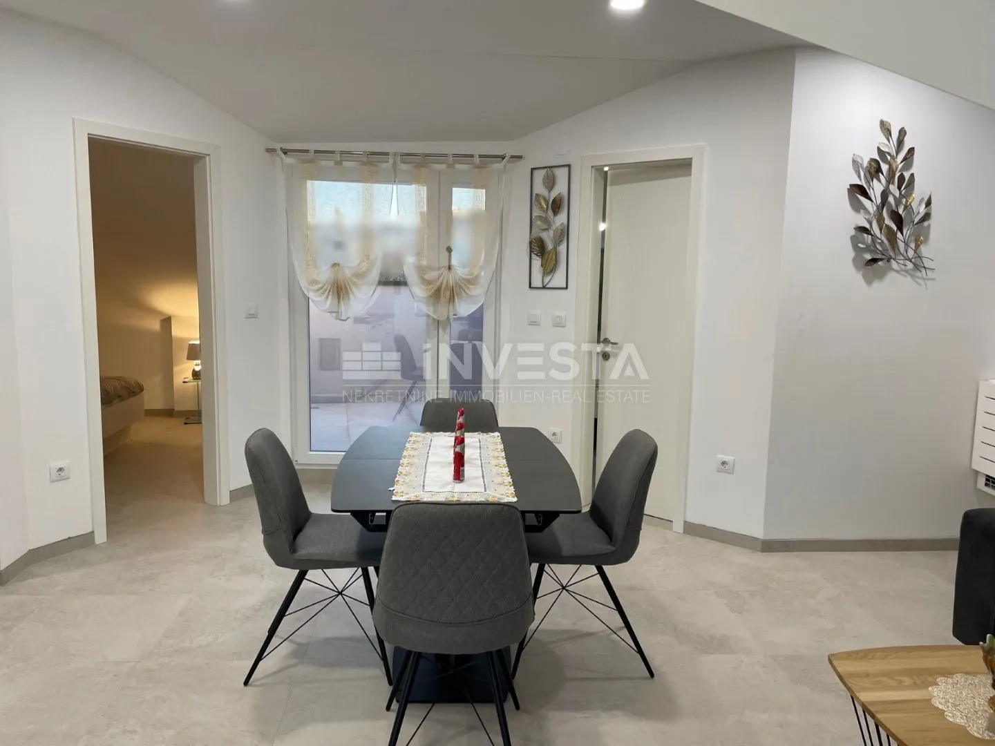 Pula centar, novi uređen stan u potkrovlju, 1SS, balkon  - cover