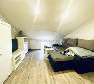 Pula, renovirani stan iznad Arene na 2.katu površine 48 m2 - cover