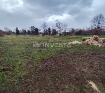Poljoprivredno zemljište nedaleko od mora - Peroj, Vodnjan