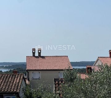 Pula, Štinjan samostojeća kuća sa 2 stana i garažom - cover