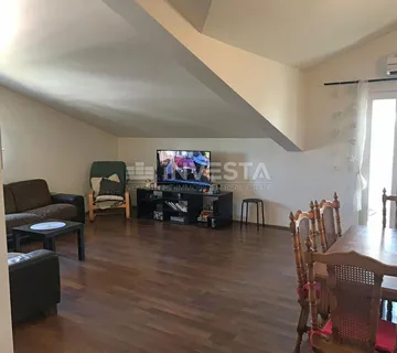 Poreč, prostrani stan od 91 m2 na odličnoj lokaciji