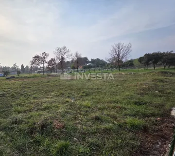 Peroj, atraktivno zemljište 500 m od mora - Peroj, Vodnjan