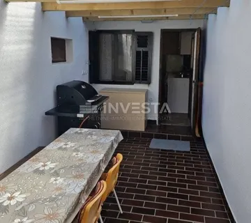 Peroj, useljiva kuća u nizu s velikom terasom - Peroj, Vodnjan