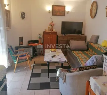 Poreč, Centar, dvosoban stan na pješačkoj udaljenosti od tržnice, 68m2