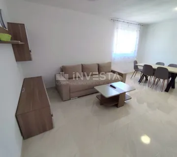 Dvosobni stan na drugom katu sa pogledom na more! - cover