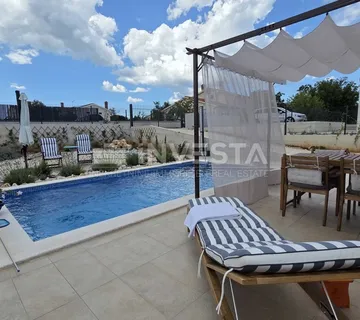 Kuća sa bazenom - cover